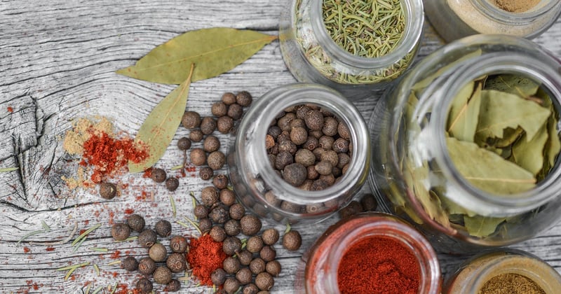 Les secrets de la cuisine du Sud : épices et herbes aromatiques qui changent tout